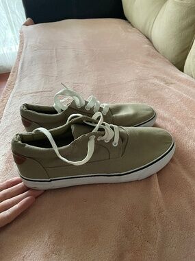 New Unionbay sneakers , size 7 US